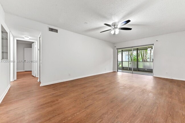Building Photo - 10789 N Military Trl