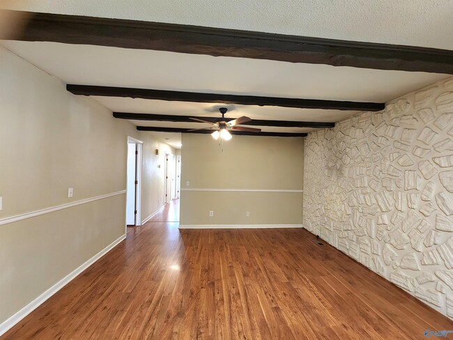 Building Photo - 6107 Trailwood Dr