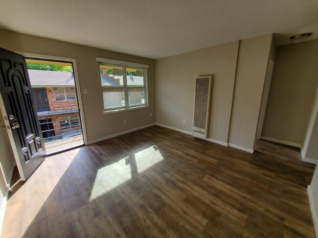 Building Photo - 605 E McLemore Ave