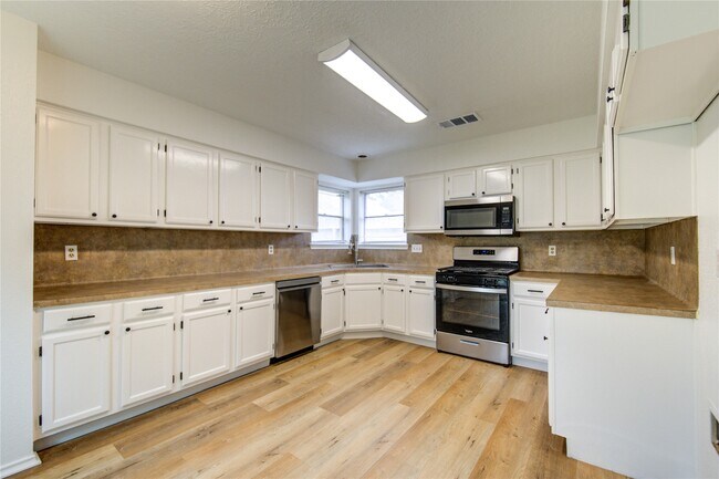 Building Photo - 18418 Arbormont Dr