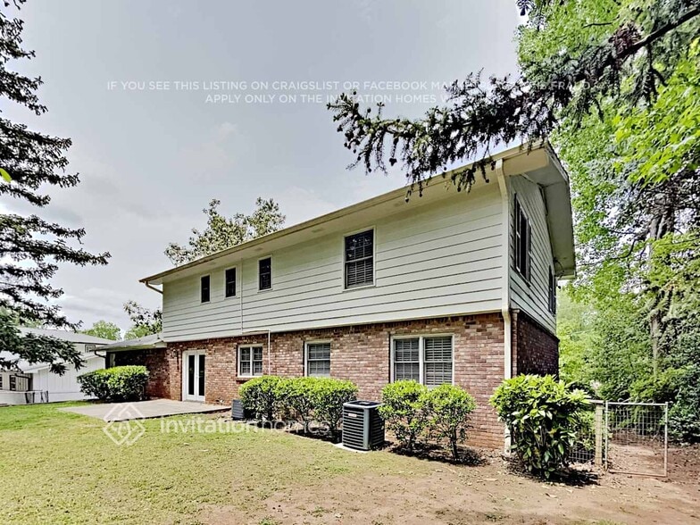 Building Photo - 3820 Cline Dr SE