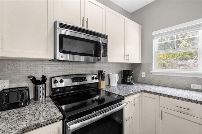 Building Photo - 5350 Diplomat Ct