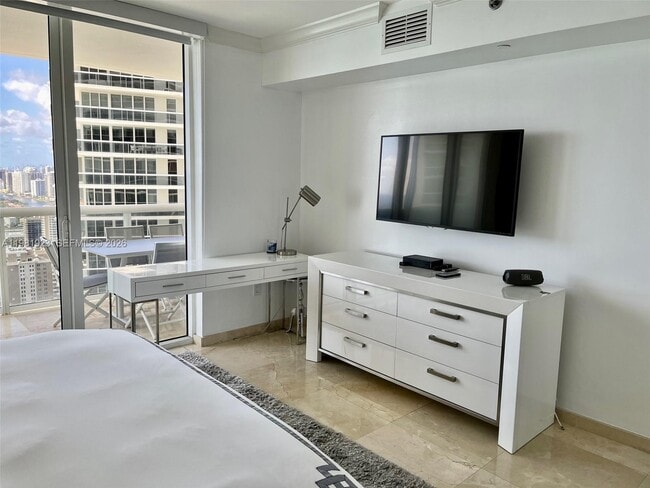 Building Photo - 1830 S Ocean Dr