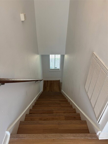 Building Photo - 6645 Wanda Ln