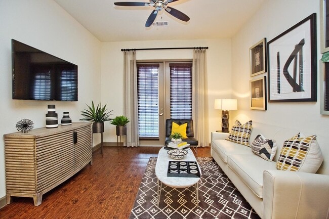 Building Photo - Stylish 1-Bed Apartment | Fitness & Rec Ar...