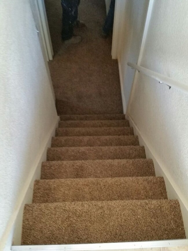 Building Photo - AWESOME 3-BDRM HOME NEAR DU - INCLUDES GAR...