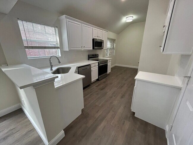Building Photo - Charming 3-Bedroom Plano Retreat with Cozy Fireplace & Gleaming Hardwood Floors!