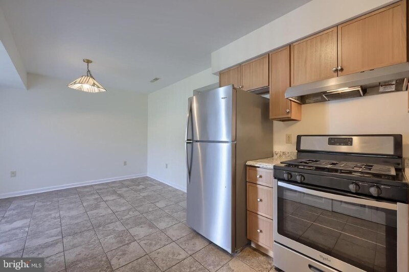 Building Photo - 1902 Pin Oak Dr