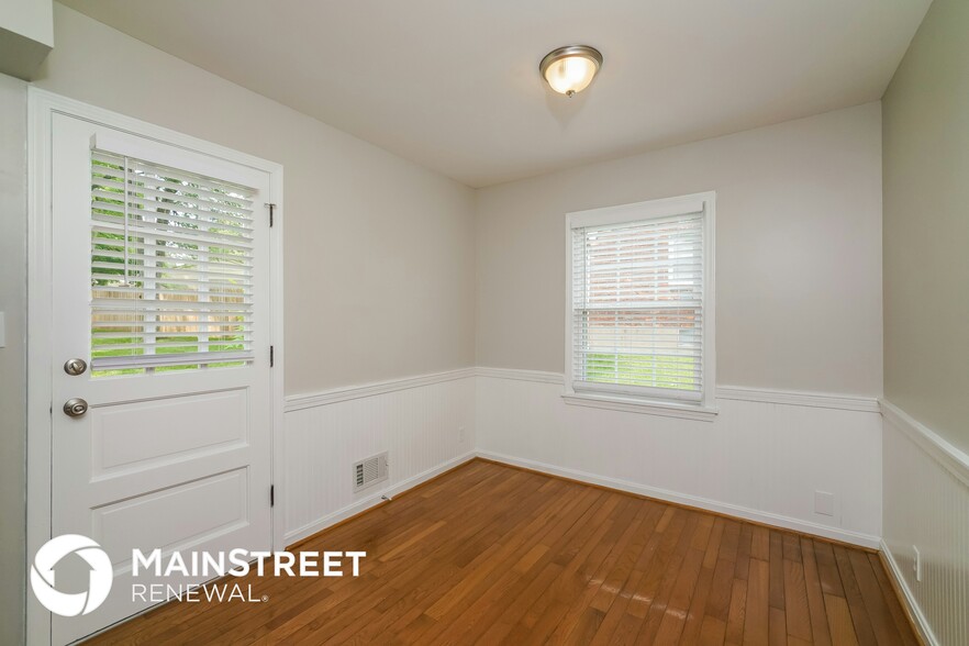 Building Photo - 3208 Cabinwood Dr