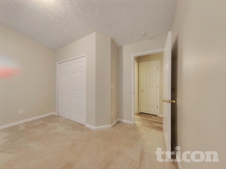 Building Photo - 300 Stone Valley Xin