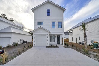 Building Photo - Furnished Beach Rental Paradise