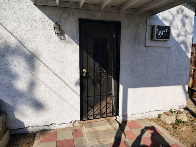 Building Photo - Cozy 1 Bedroom 1 Bathroom Unit in Oildale Now Available!