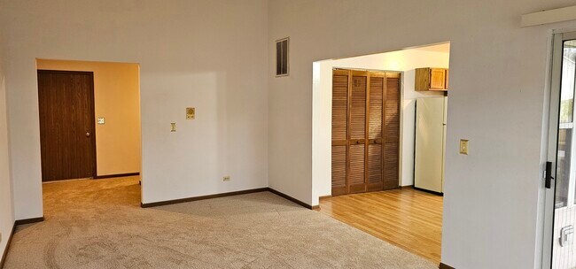 Building Photo - 301 Village Creek Dr