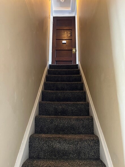 Building Photo - 2223 E Vollmer Ave