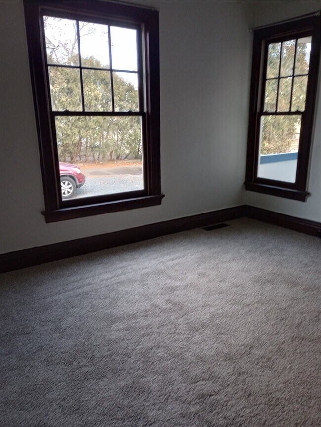 Building Photo - 362 W Gray St