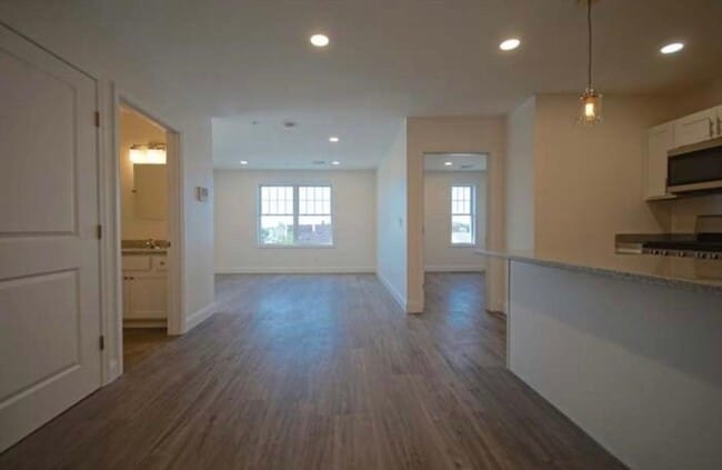 Building Photo - 693 Western Ave