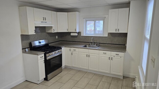 Building Photo - 2304 Woodbridge Ave