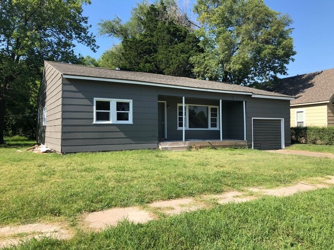 Building Photo - $1095 - 4 bed 1 bath - Single Family Home