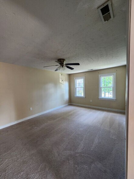 Building Photo - 6304 Kennedy Ct