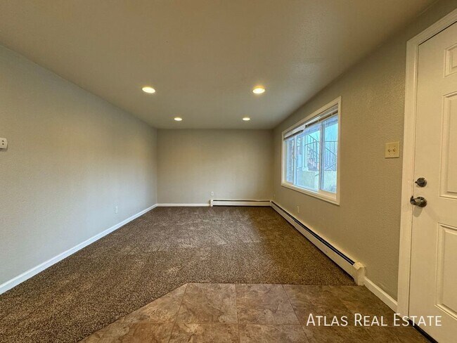 Building Photo - 2340 King St