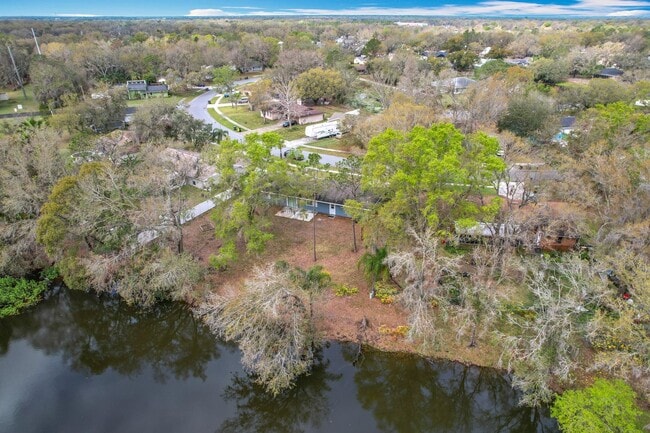 Building Photo - Stunning Waterfront Home located in the de...