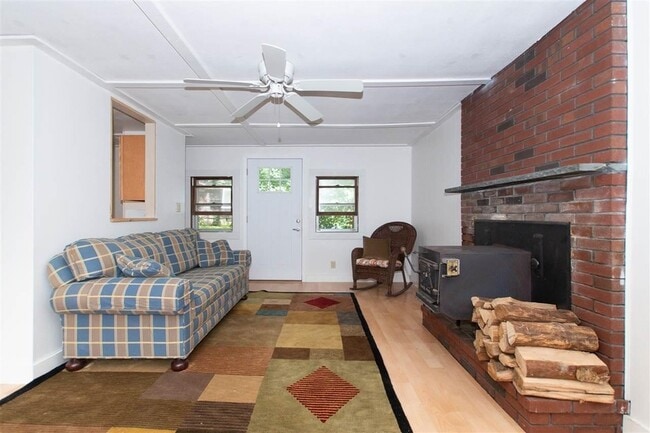 Building Photo - 108 Linden St