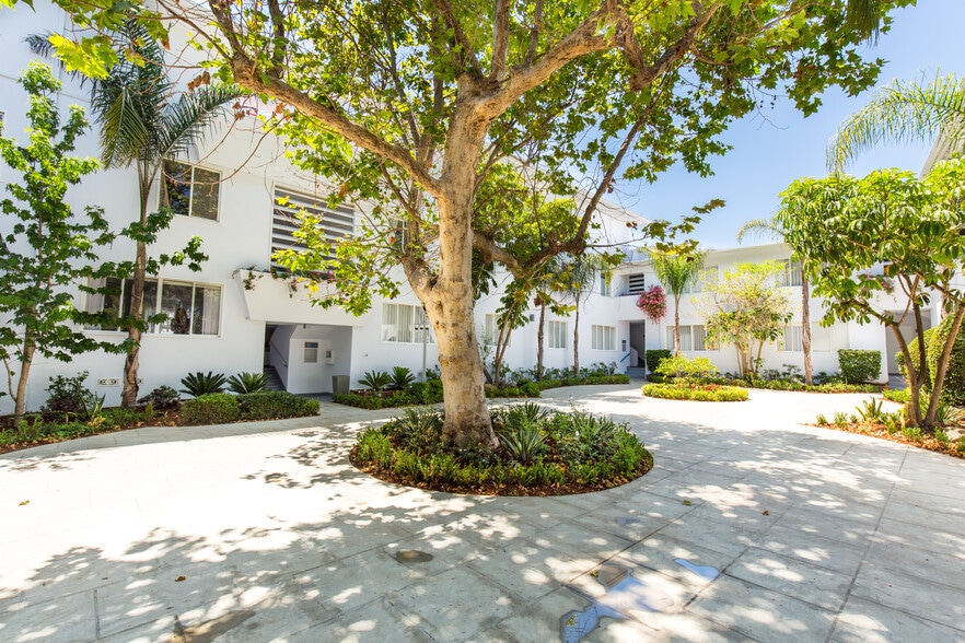 Building Photo - 132 San Vicente Blvd