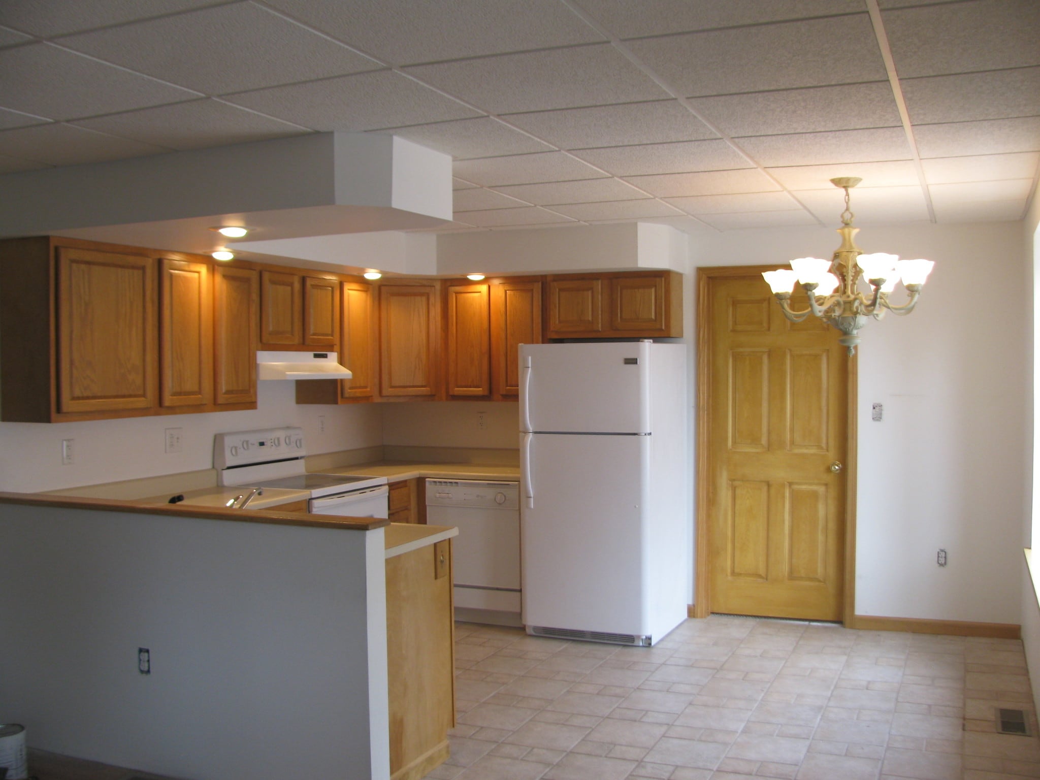 Kitchen - 18 Montour St N