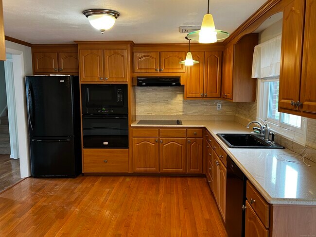 Building Photo - 3 Old Field Rd