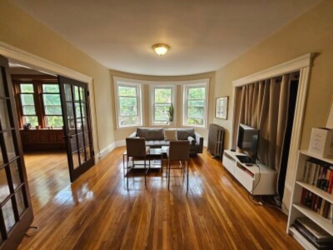 Building Photo - Fenway 5 bed 1.5 Bath