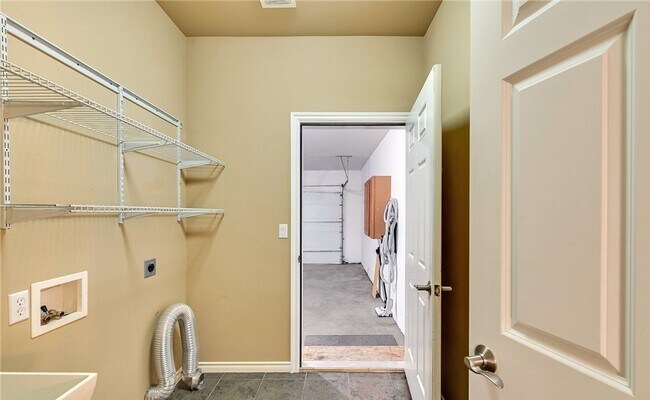 Building Photo - 89 Springhill Dr