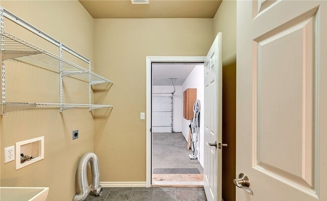 Building Photo - Gorgeous 4 bed, 3 full baths Craftsman Sty...