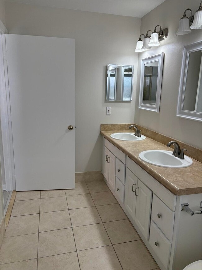 Building Photo - 10749 Cypress Lake Terrace