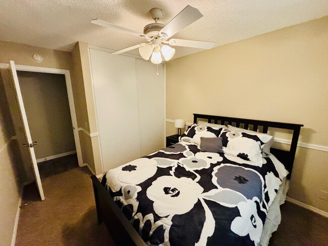 Primary Photo - 2817 W Ave L 4