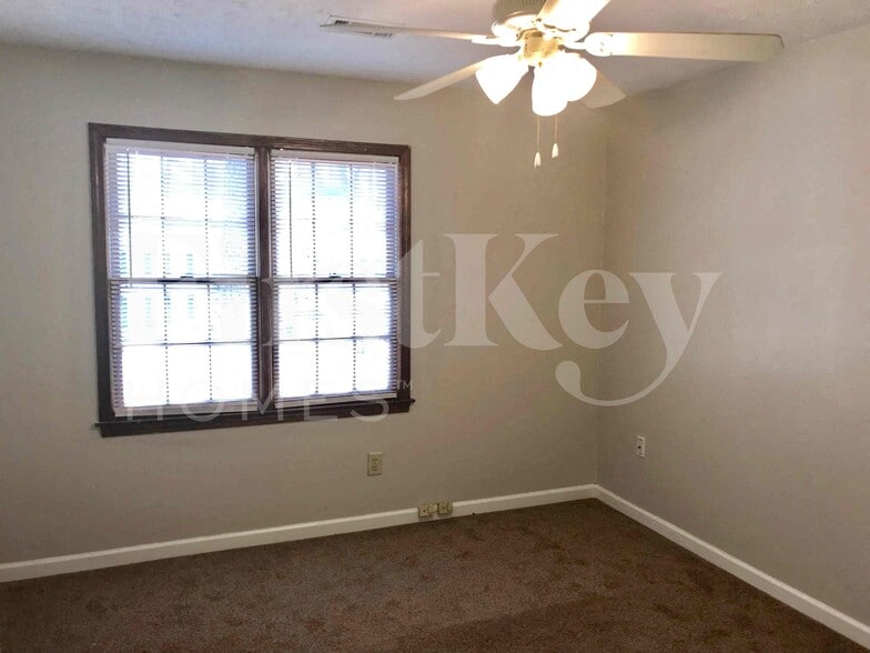 Building Photo - 1433 St Dunstans Rd