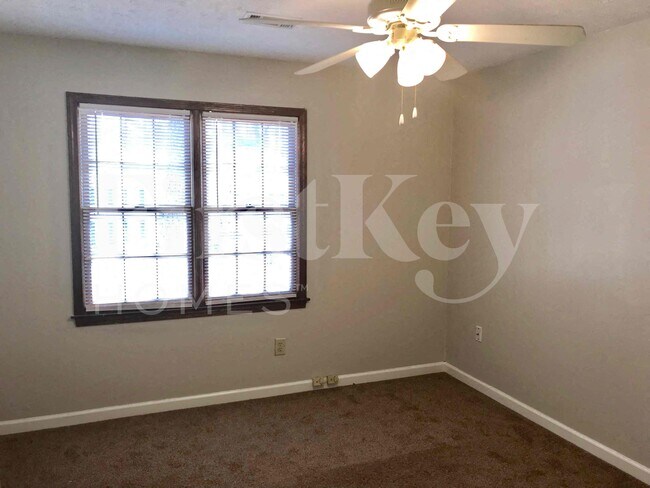 Building Photo - 1433 St Dunstans Rd