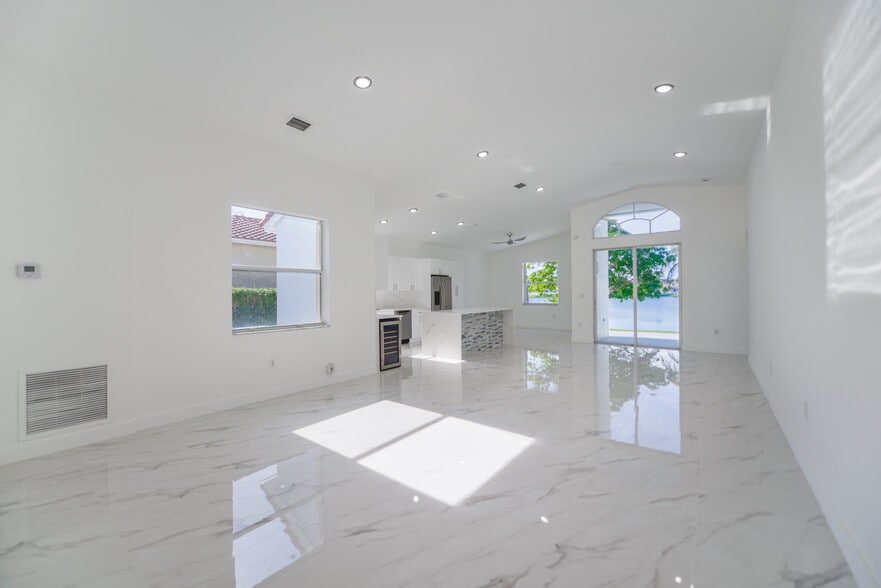 Primary Photo - 5290 SW 134th Ave