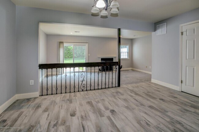 Building Photo - 40 Staghorn Dr