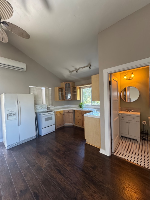 Building Photo - 1342 La Colina Dr