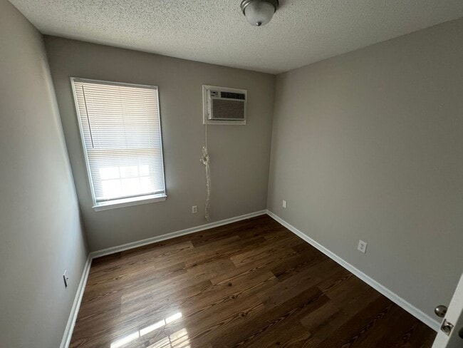 Building Photo - 3 Bedroom House In Hillsdale