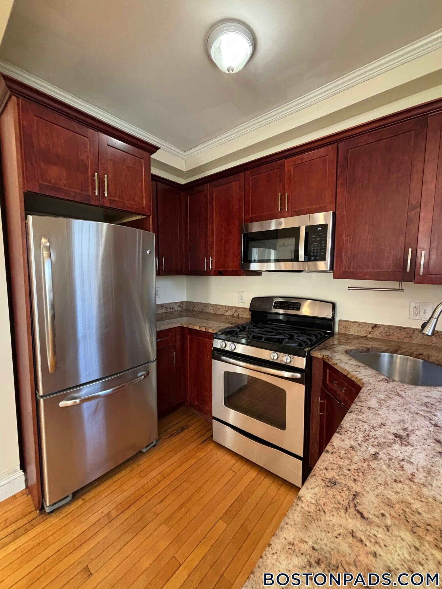 Building Photo - 154 Magazine St