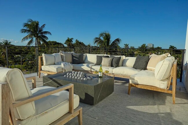 Building Photo - 214 28th St