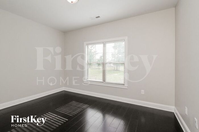 Building Photo - 172 Greythorn Dr