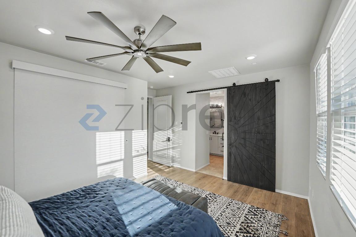 Building Photo - Unit