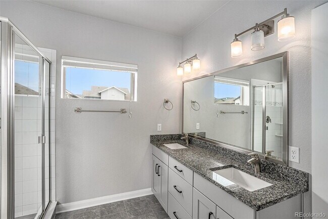Building Photo - MOVE IN SPECIAL - $500 OFF 1st MONTHS' REN...