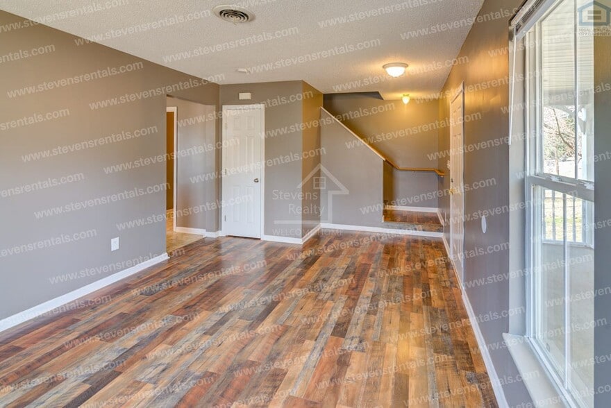 Building Photo - 800 Knoxville College Dr