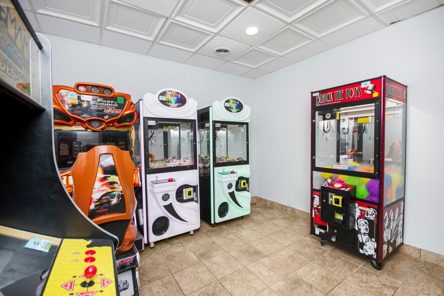 Arcade/game rom - 2001 S Ocean Blvd