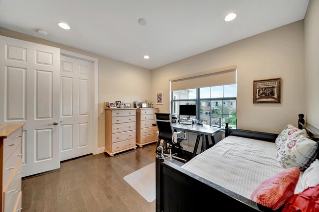 Building Photo - 10302 Sweet Bay Manor