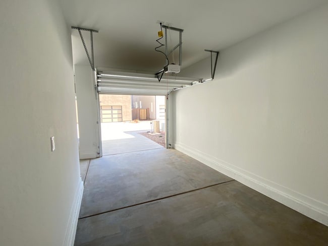 Building Photo - 1312 N Zane Dr