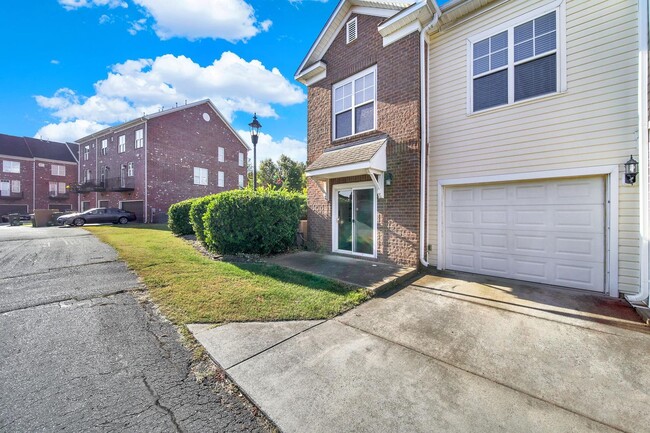 Building Photo - Two Story Corner Townhome